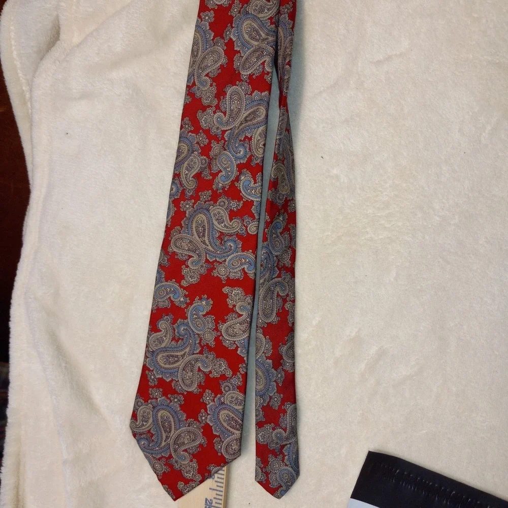 Vintage Mallory & Church London LTD Mallory Red Paisley Neck Tie 100% Silk 58